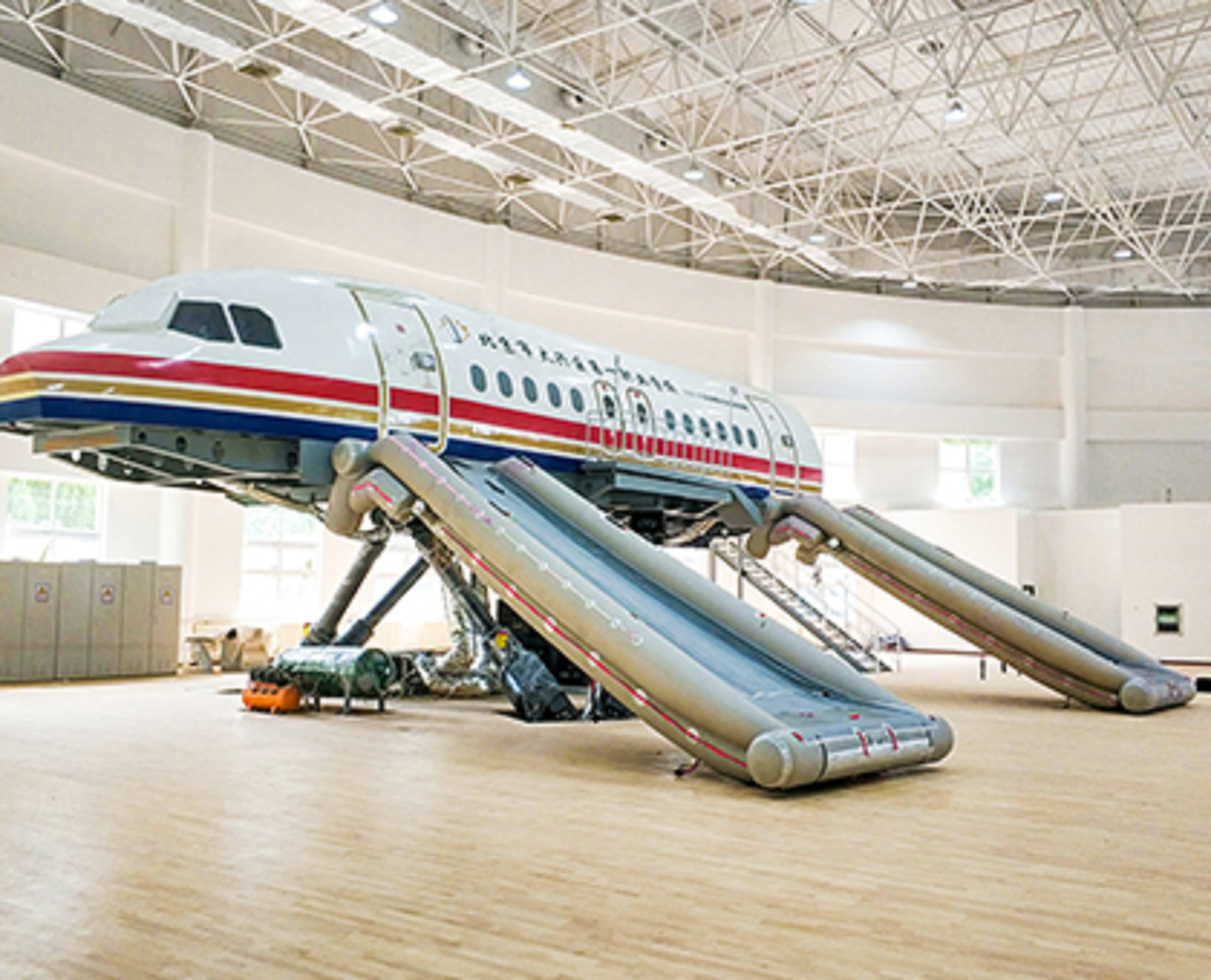 阳泉空客A320六自由度动态训练器