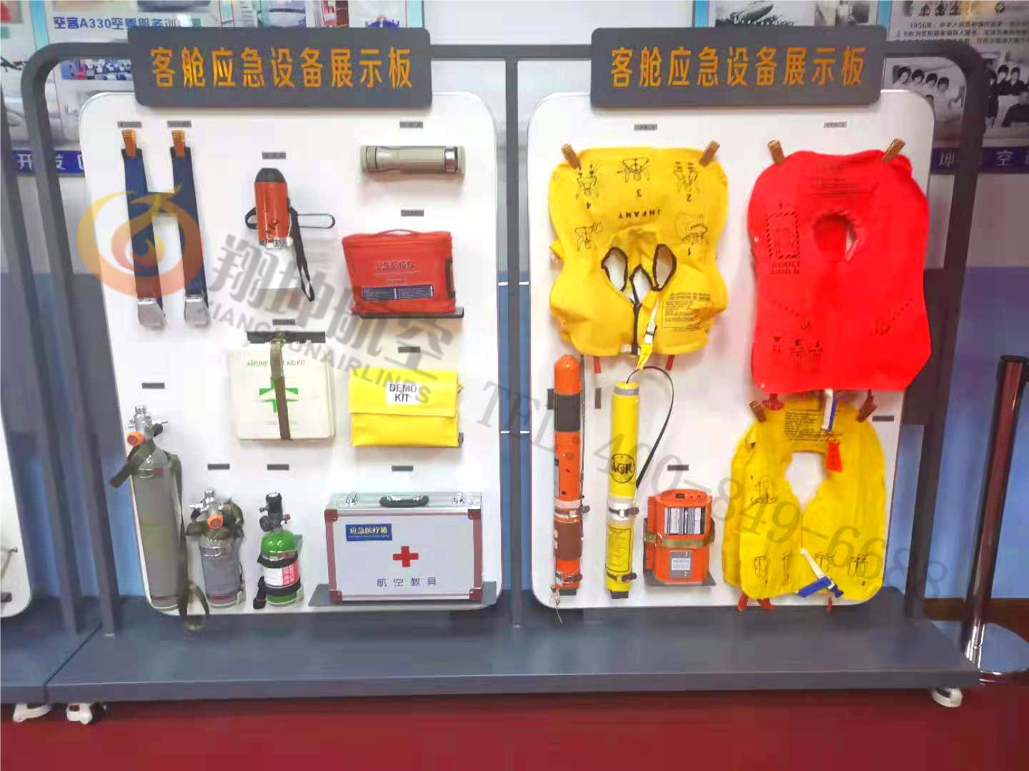 飞机应急设备展示板